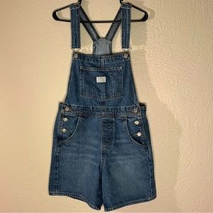 NWOT! Levi’s Short Denim Overalls